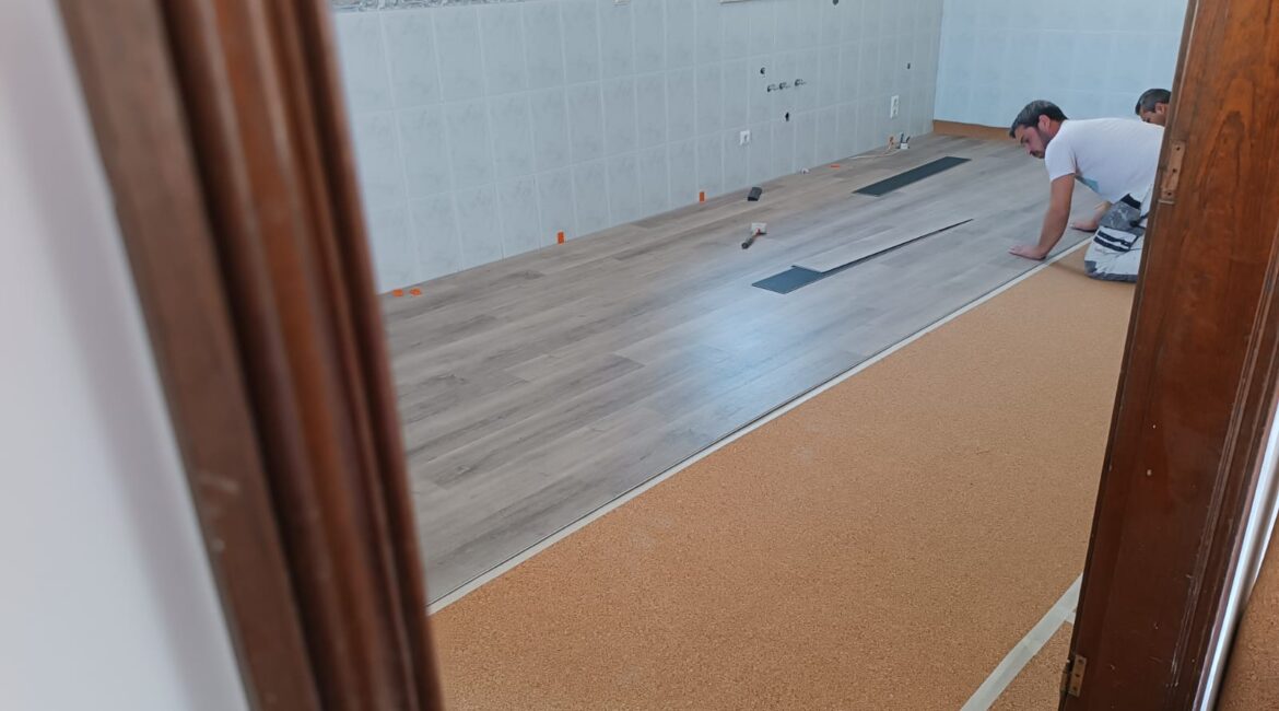 colocação de chão flutuante